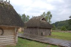 Slawenburg_Gross_Raden_Bohlenweg_01.jpg